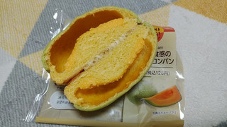 「ファミリーマート もちっと食感の北海道メロンパン 袋1個」のクチコミ画像 by やっぺさん