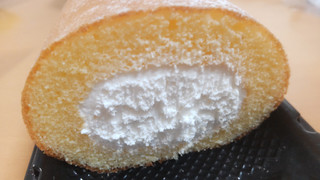 「モンテール ミルクがおいしい ふんわりロールケーキ 4個」のクチコミ画像 by はるなつひさん
