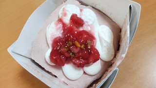 「モスバーガー ひんやりドルチェ カップ いちごムースケーキ」のクチコミ画像 by はるなつひさん