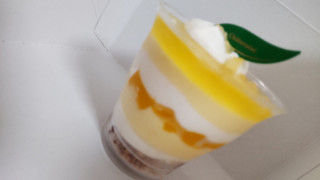 「シャトレーゼ 瀬戸内レモンのレアチーズカップデザート」のクチコミ画像 by はるなつひさん