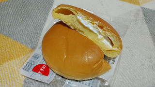 「セブンプレミアム ホイップ＆カスタード ダブルクリームパン 袋1個」のクチコミ画像 by やっぺさん