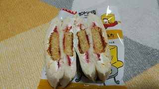 「ヤマザキ ランチパック じわるバター入れちゃいました」のクチコミ画像 by やっぺさん