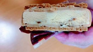 「ハーゲンダッツ クリスピーサンド きなこのバタークリームケーキ 箱60ml」のクチコミ画像 by はるなつひさん