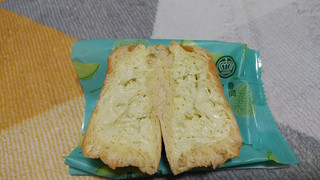 「八天堂 冷やして食べるとろけるくりーむパン クラウンメロン」のクチコミ画像 by やっぺさん
