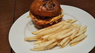 「佐賀牛バーガー うな丼・うなぎバーガー eighteen burger うな玉バーガー 一食」のクチコミ画像 by なんやかんやさん