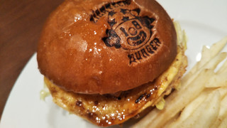 「佐賀牛バーガー うな丼・うなぎバーガー eighteen burger うな玉バーガー 一食」のクチコミ画像 by なんやかんやさん