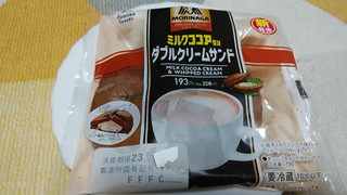 「ファミリーマート ミルクココア風味 ダブルクリームサンド」のクチコミ画像 by やっぺさん