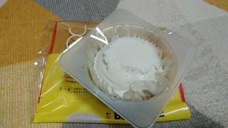 「ローソン Uchi Cafe’ バスチー クリームのせ」のクチコミ画像 by やっぺさん