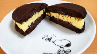 「ファミリーマート カワスベールのチョコブラウニーサンド バナナクリーム」のクチコミ画像 by はるなつひさん