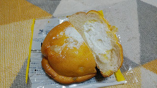 「デイリーヤマザキ ベストセレクション レモンクリームとホイップのパン」のクチコミ画像 by やっぺさん