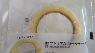 「ローソン Uchi Cafe’ プレミアムロールケーキ」のクチコミ画像 by はるなつひさん