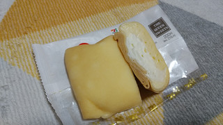「セブン-イレブン もっちりクレープ レアチーズクリーム＆レアチーズホイップ 袋1個」のクチコミ画像 by やっぺさん