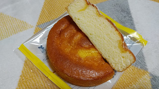 「デイリーヤマザキ ベストセレクション 3種チーズのベイクドケーキ」のクチコミ画像 by やっぺさん