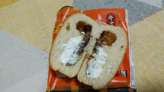「神戸屋 しあわせ届ける キャラメルチョコチップくりぃむぱん 袋1個」のクチコミ画像 by やっぺさん