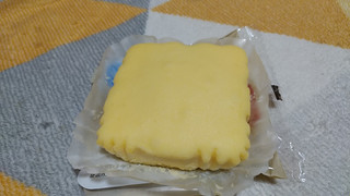 「ファミリーマート ファミマ・ベーカリー 濃い味チーズケーキ」のクチコミ画像 by やっぺさん