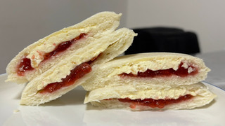 「ヤマザキ ランチパック 贅沢いちごのランチパック やみつきザクザク食感」のクチコミ画像 by kopiさん