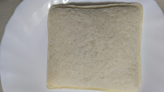 「ヤマザキ ランチパック 贅沢いちごのランチパック やみつきザクザク食感」のクチコミ画像 by まこぴーさん