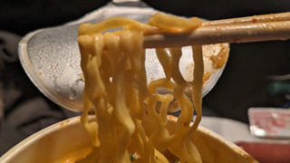 「セブン＆アイ セブンプレミアム 激辛魚介豚骨ラーメン カップ70g」のクチコミ画像 by モーパパさん