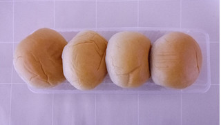 「ヤマザキ 薄皮 カフェラテ風味クリームパン 袋4個」のクチコミ画像 by ゆるりむさん
