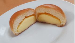 「ヤマザキ 薄皮 チーズカスタード クリームパン 袋4個」のクチコミ画像 by はるなつひさん