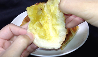 「ヤマザキ 三角おさつカスタードパン 袋1個」のクチコミ画像 by nya-koさん