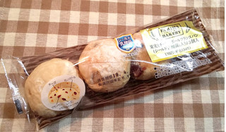 「ファミリーマート ファミマ・ベーカリー 果実とチーズのボールフランスパン シールド乳酸菌 3個入」のクチコミ画像 by レビュアーさん