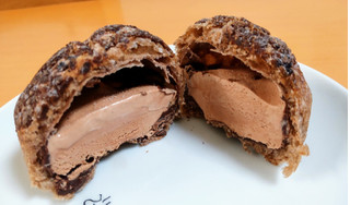 「シャトレーゼ DESSERTクッキーシューアイス ベルギーショコラ 48ml」のクチコミ画像 by はるなつひさん