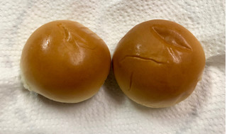 「ヤマザキ 薄皮 焦がしキャラメルクリームパン 袋4個」のクチコミ画像 by SANAさん