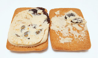 「セブン-イレブン セブンカフェ 発酵バターと洋酒香るレーズンサンド 袋3個」のクチコミ画像 by つなさん