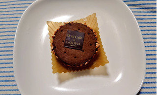 「ローソン Uchi Cafe’ × GODIVA ショコラテリーヌサンド」のクチコミ画像 by glaceさん
