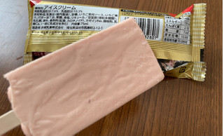 「赤城 かじるあまおう苺バターアイス 袋75ml」のクチコミ画像 by 甘党の桜木さん