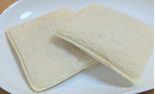 「ヤマザキ ランチパック 贅沢いちごのランチパック やみつきザクザク食感」のクチコミ画像 by はるなつひさん