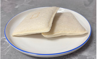 「ヤマザキ ランチパック 極厚苺板チョコと果肉たっぷり苺ジャム 2個」のクチコミ画像 by kopiさん