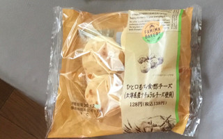「ファミリーマート ひと口もち食感チーズ 北海道産ナチュラルチーズ使用」のクチコミ画像 by 178MAMIさん