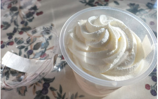 「セブン-イレブン ホイップクリームのミルクプリン」のクチコミ画像 by コマメのグルメさん