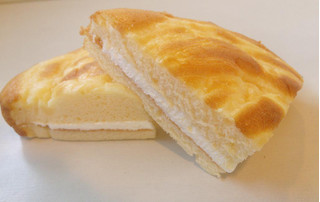 「ヤマザキ 3種のしっとり焼きチーズケーキ 3種類の欧州チーズ使用 袋1個」のクチコミ画像 by はるるそらさん