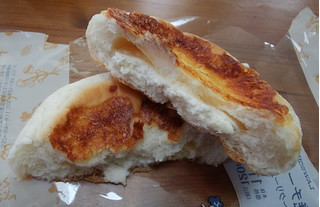 「ローソン 焼チーズパン クリームチーズ 袋1個」のクチコミ画像 by ふじつぼだんきさん
