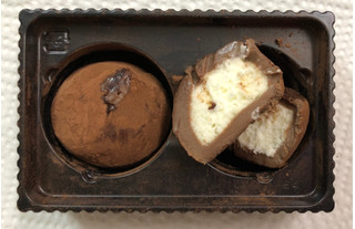 「ローソン Uchi Cafe’ クリーム包んだ生チョコトリュフ 2個入」のクチコミ画像 by SANAさん