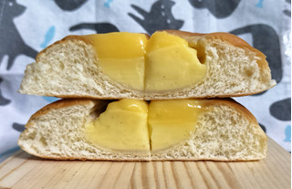 「ヤマザキ とろけるたっぷりカスタードクリームパン 1個」のクチコミ画像 by ゆるりむさん