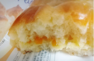 「ヤマザキ オレンジ香るクリームパン（オレンジピール入りカスタードクリーム） 袋1個」のクチコミ画像 by もぐのこさん