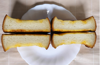 「セブン＆アイ セブンプレミアム たまごと牛乳の厚ぎりフレンチトースト 袋2個」のクチコミ画像 by ゆるりむさん