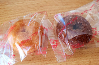 「リボン アソートミニドーナツ スイート味＆チョコ味 袋350g」のクチコミ画像 by はまポチさん