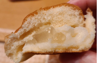 「ヤマザキ 薄皮白桃ゼリー入り 白桃クリームパン 袋5個」のクチコミ画像 by ちょこぱんcakeさん