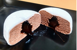「ミニストップ MINISTOP CAFE MOCHIアイスクリーム ベルギーチョコレート 2個」のクチコミ画像 by はるなつひさん