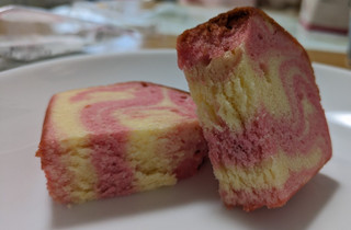 「香月堂 苺ミルクのパウンドケーキ 袋1個」のクチコミ画像 by ちょこコーヒーさん