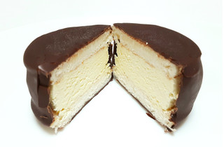 「ロッテ 生 チョコパイ ニューヨークチーズケーキ 袋1個」のクチコミ画像 by つなさん