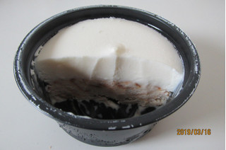 「ロッテ 濃厚クリームチーズアイス きなこ黒みつ カップ120ml」のクチコミ画像 by キックンさん