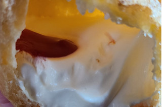 「モンテール 小さな洋菓子店 苺ショートケーキのシュークリーム 袋1個」のクチコミ画像 by ちょこぱんcakeさん