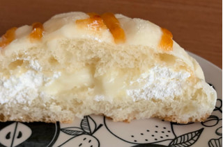 「ローソン チーズメロンパン ホイップ＆チーズクリーム」のクチコミ画像 by ちっちゃいさん