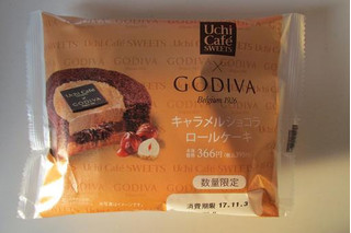 「ローソン Uchi Cafe’ SWEETS×GODIVA キャラメルショコラロールケーキ」のクチコミ画像 by キックンさん